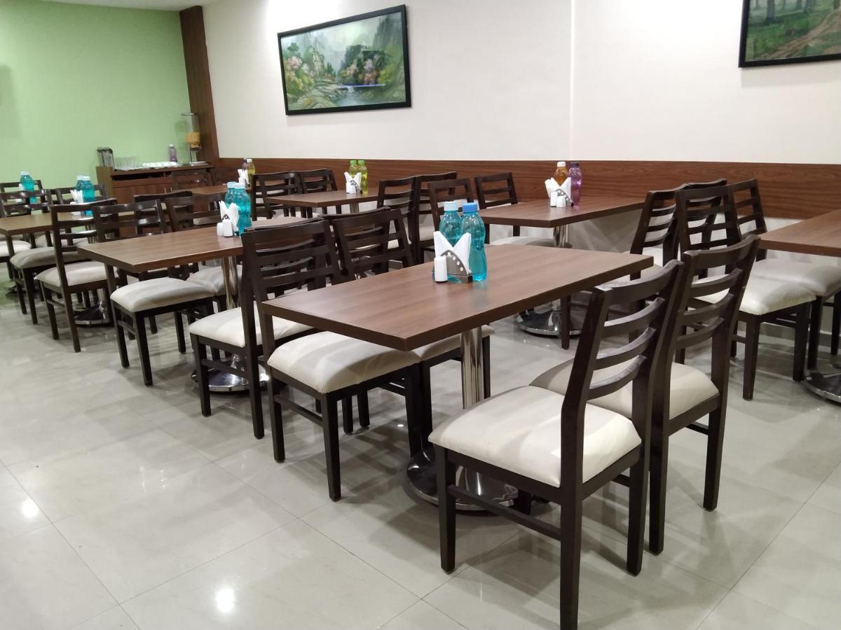 Hotel Ocean Suites Bombaj Zewnętrze zdjęcie