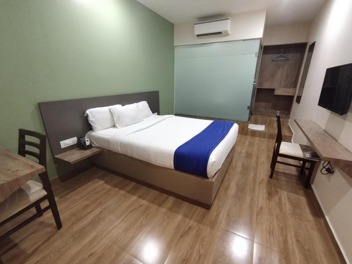 Hotel Ocean Suites Bombaj Zewnętrze zdjęcie